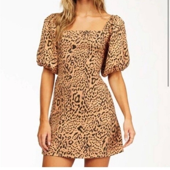 Billabong Dresses & Skirts - Billabong Paradise Mini Dress Puff Sleeve Leopard Print NWT